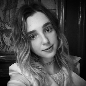 annabisoux naked before webcam in live porn chat