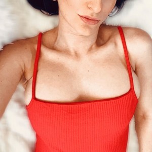 ArcticFoxx_ naked before webcam in live porn chat