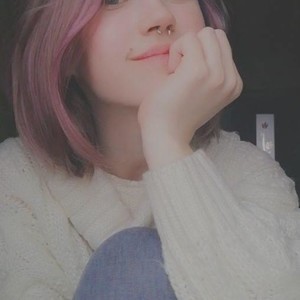 AveryMontey naked before webcam in live porn chat