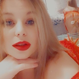 Candy_essence naked before webcam in live porn chat