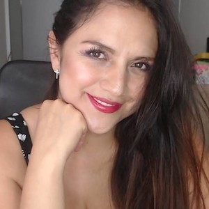 Cleverwoman7 naked before webcam in live porn chat