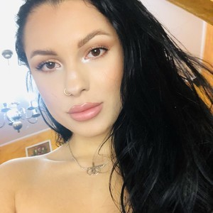 Conny___ naked before webcam in live porn chat