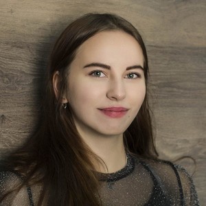 Delinya naked before webcam in live porn chat