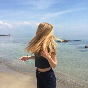 ElsiHorvath naked before webcam in live porn chat