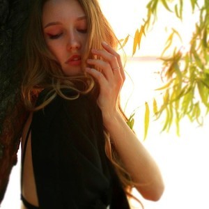 EmillyBakerG naked before webcam in live porn chat