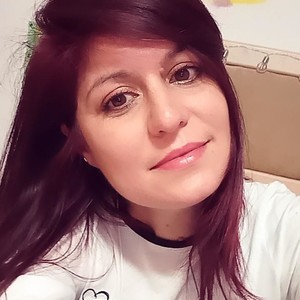 Emma_red naked before webcam in live porn chat
