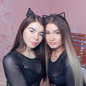 KarlaBrick naked before webcam in live porn chat