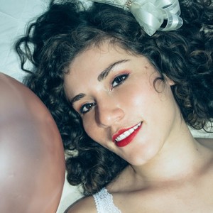 Laura_amy naked before webcam in live porn chat