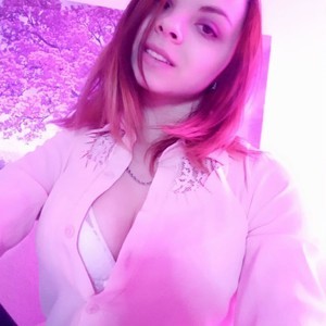 Lexi_Rose_ naked before webcam in live porn chat