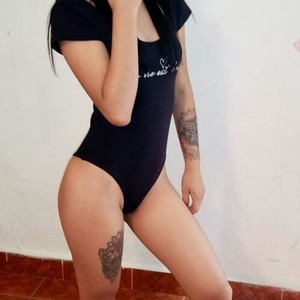 Louisk naked before webcam in live porn chat