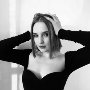 Mia_Demiur naked before webcam in live porn chat