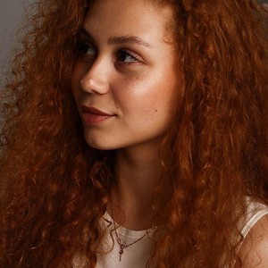 MilaTerne naked before webcam in live porn chat