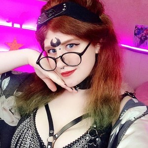 MiraReed naked before webcam in live porn chat
