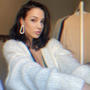 MThePooh_ naked before webcam in live porn chat