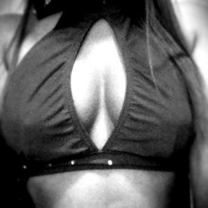 NicolleLovely naked before webcam in live porn chat