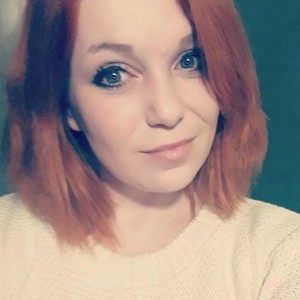 Pamellasue naked before webcam in live porn chat