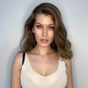 Rexahot naked before webcam in live porn chat