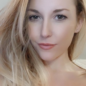 SallieMae69 naked before webcam in live porn chat