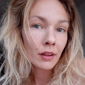 SaylaJoy naked before webcam in live porn chat