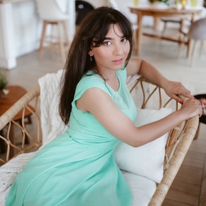 SensualAri naked before webcam in live porn chat