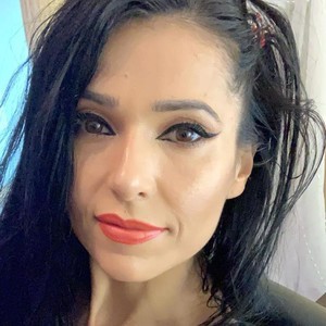 Smileytinaa naked before webcam in live porn chat
