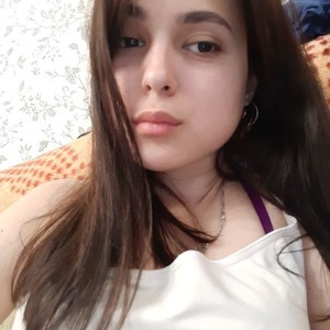 SophiePrettie naked before webcam in live porn chat