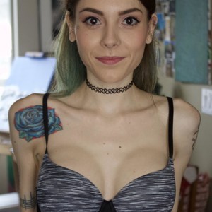 tattedbbygrl naked before webcam in live porn chat