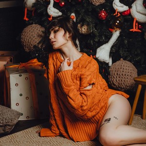 VioletPetite naked before webcam in live porn chat