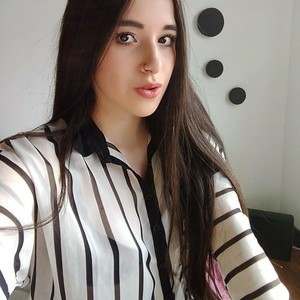 Zoe_mill3r naked before webcam in live porn chat