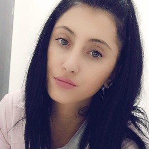 Alissahotlove naked before webcam in live porn chat