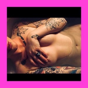 BadlandBandit naked before webcam in live porn chat