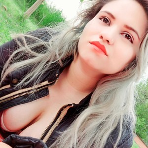 Camazor naked before webcam in live porn chat