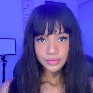 Chloecaine_ naked before webcam in live porn chat