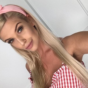 HottiexCHLOE naked before webcam in live porn chat