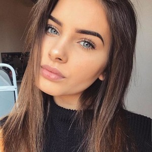 LilyFayn naked before webcam in live porn chat