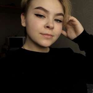 MissZaki naked before webcam in live porn chat
