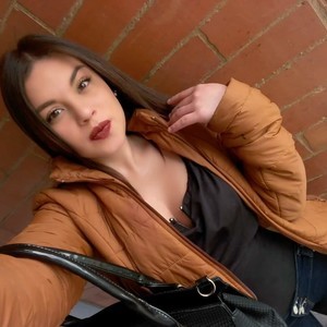 Tifany_lov naked before webcam in live porn chat