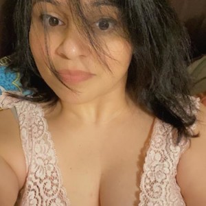 YasminKhan1 naked before webcam in live porn chat