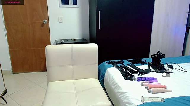 Kylie_dark18