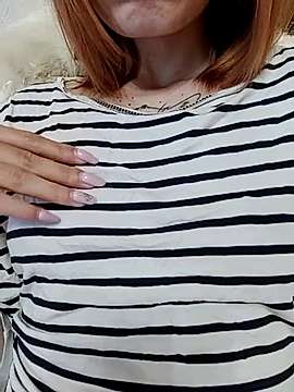 alice_kissme