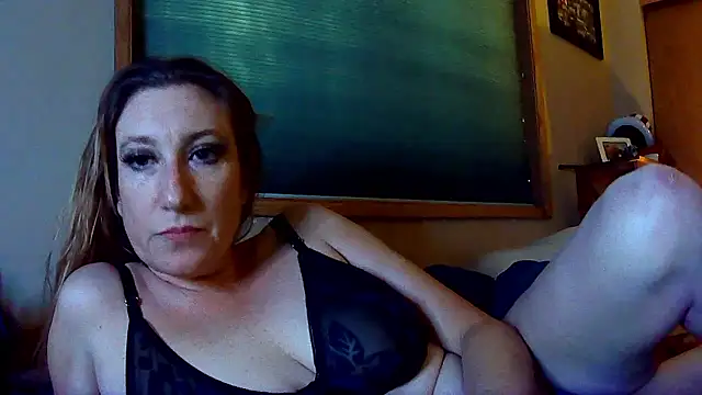 lilyhornyhousewife