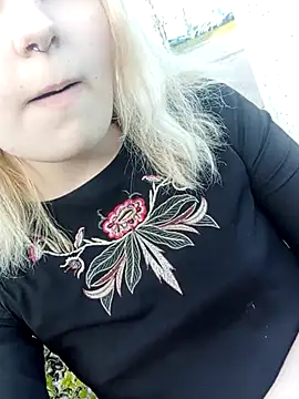 marie_outdoor
