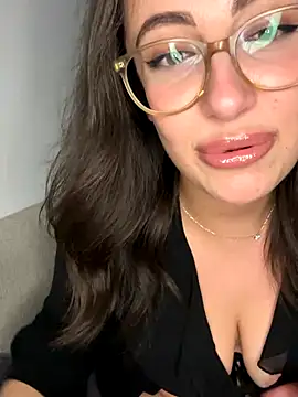 Mina_Khalifa