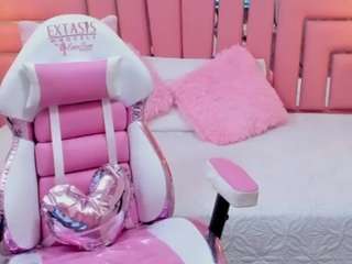 PETIITE-HOT