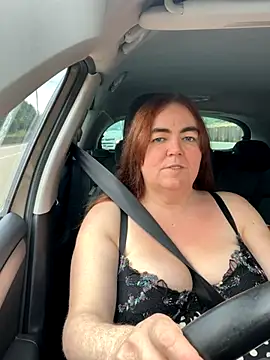 curvy-milf-abbie