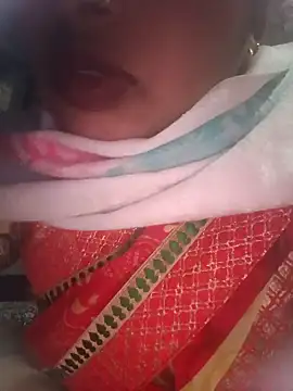 Hot-Nayna