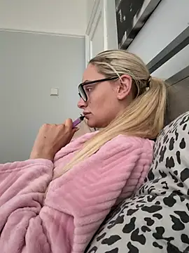hotblondie14